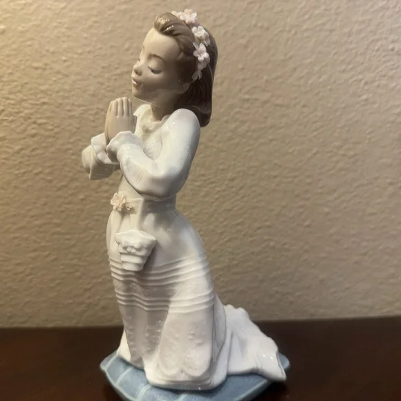 LLADRO #6089 Communion Prayer Girl Praying Nina Communion Religious No Box Decor